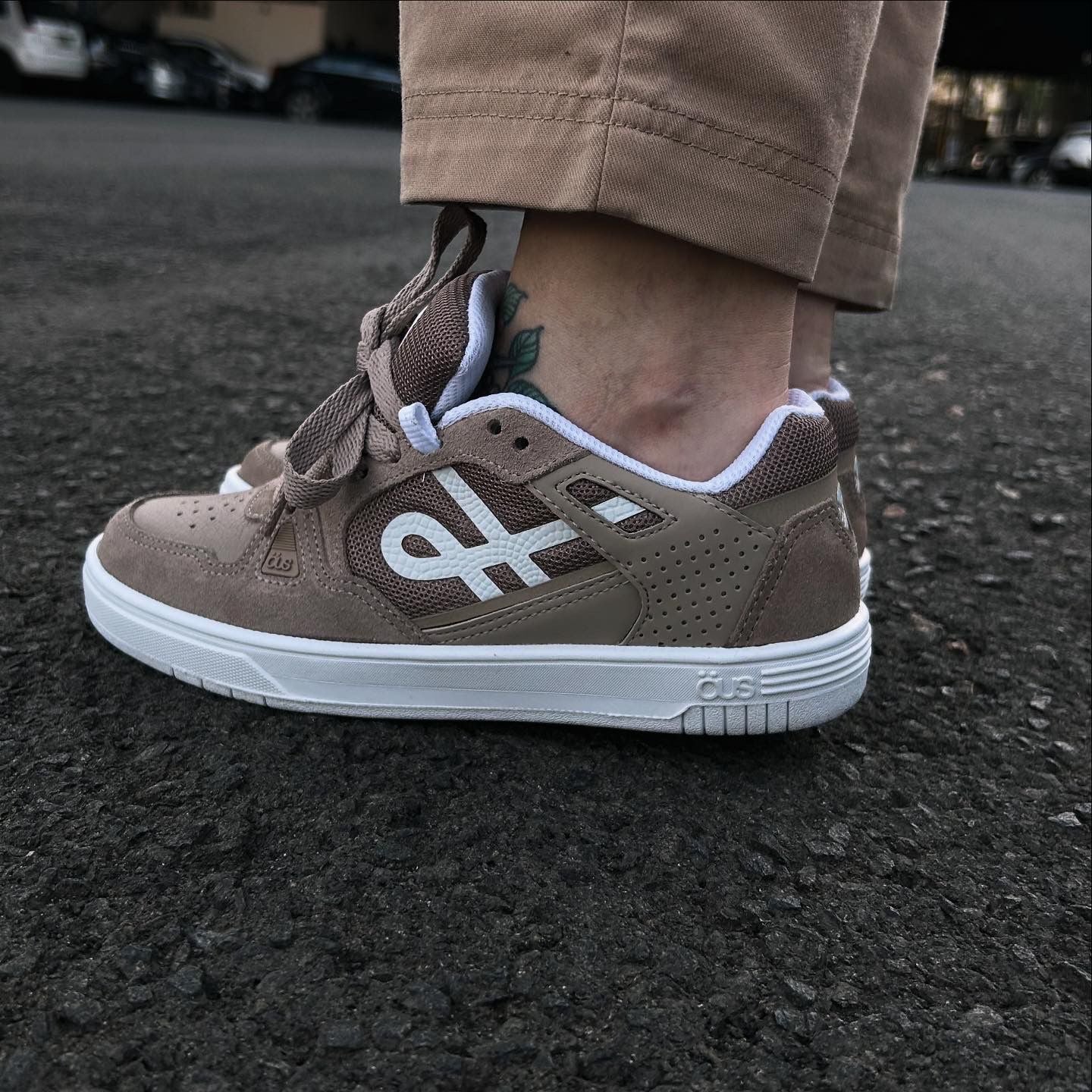 TÊNIS OUS 2K MARROM CLARO BCO ESSENCIAL