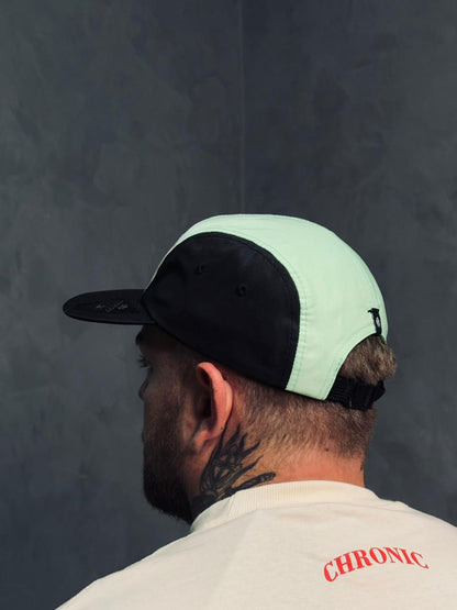 BONÉ FIVE PANEL ANTH CO. PRETO/VERDE