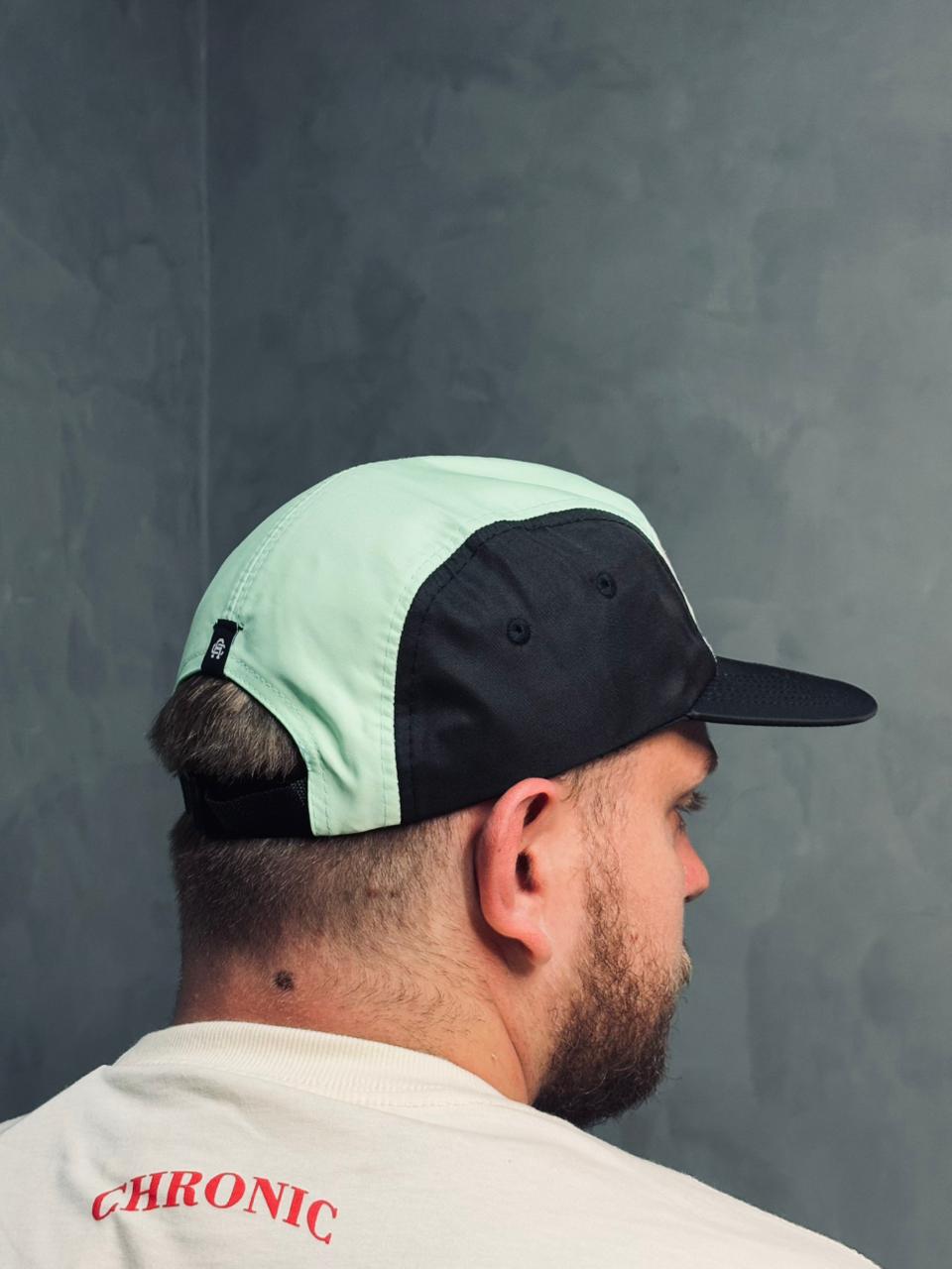 BONÉ FIVE PANEL ANTH CO. PRETO/VERDE