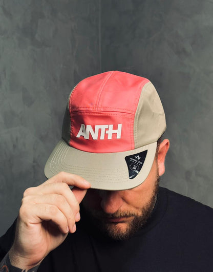 BONÉ FIVE PANEL ANTH CO. CAQUI/ROSA