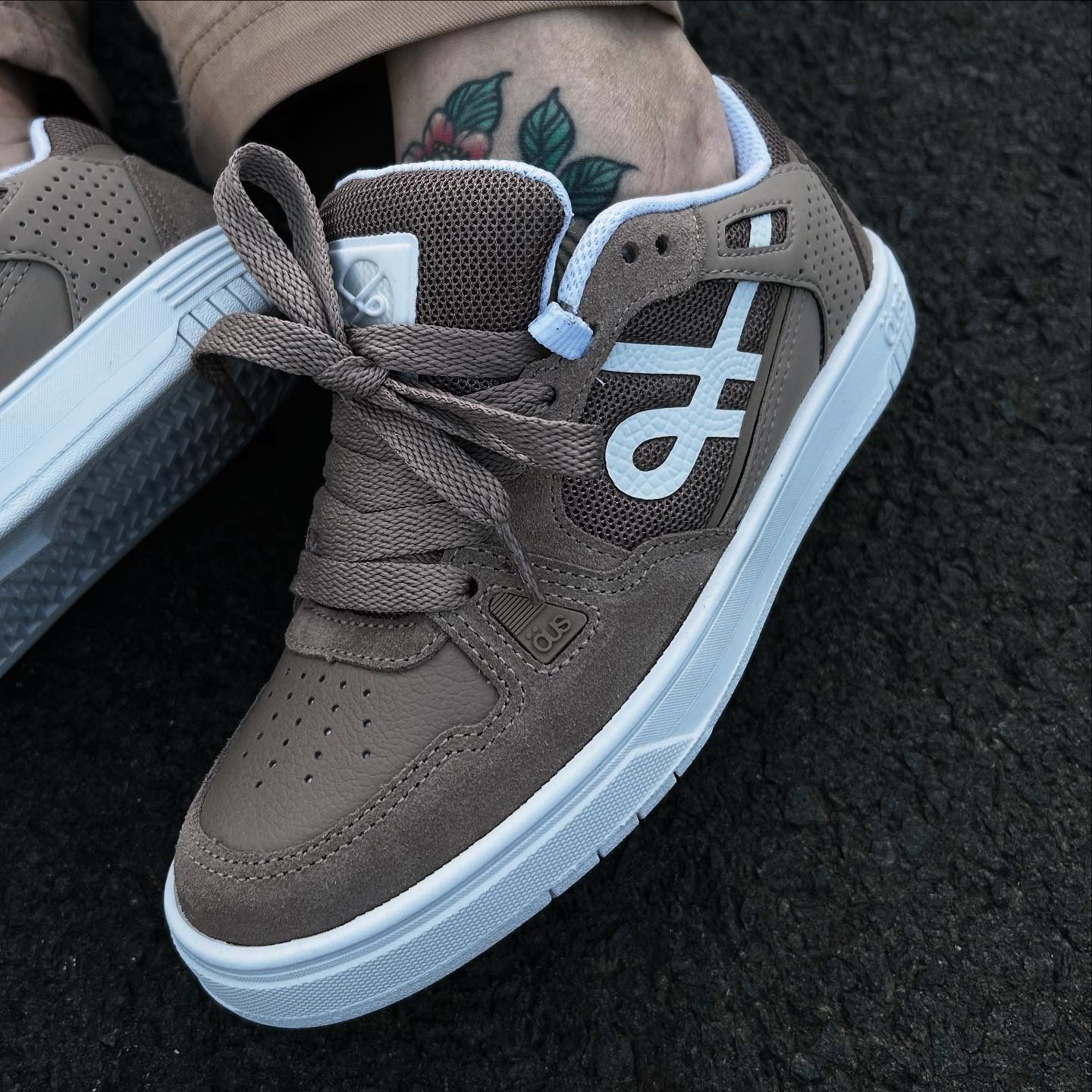 TÊNIS OUS 2K MARROM CLARO BCO ESSENCIAL